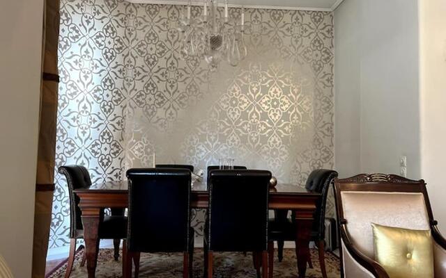 Central Luxury Apartment with huge balcony