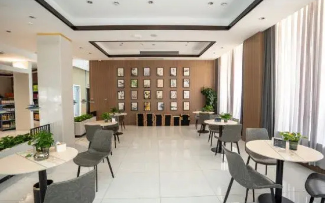 Guoyun Hotel (Dengzhou Renmin Road Bureau of Commerce)