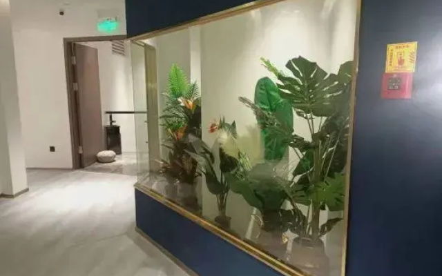 Bay Valley Garden Hotel (Huzhou Golden Century Plaza Store)