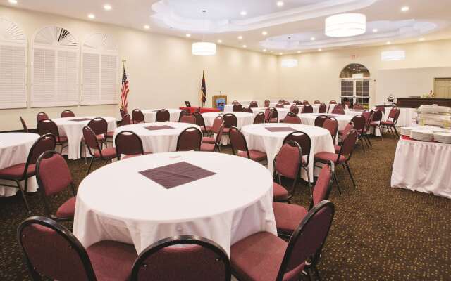 La Quinta Inn & Suites by Wyndham Conference Center Prescott