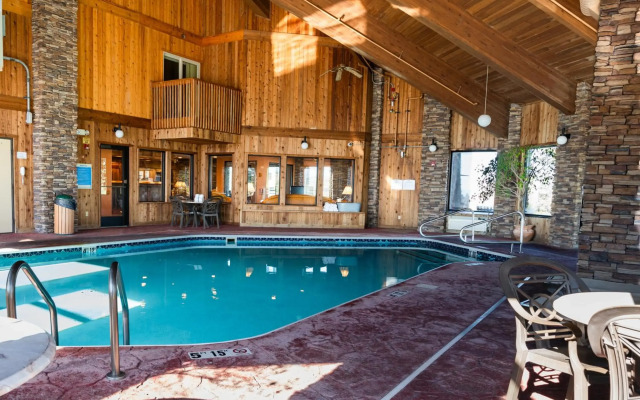 Pinedale Hotel & Suites