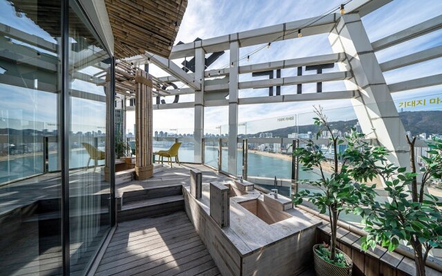 The Bay Club Hotel