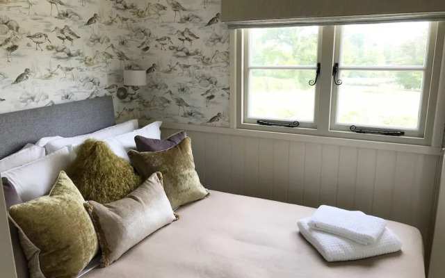 5 Luxury Shepherds Hut Mobile Home