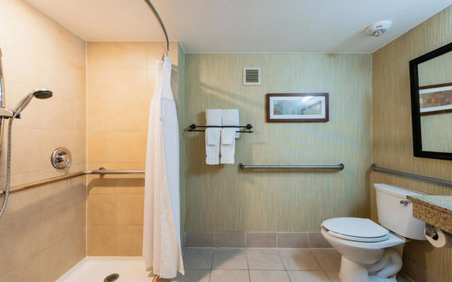 Crowne Plaza Newark Airport by IHG