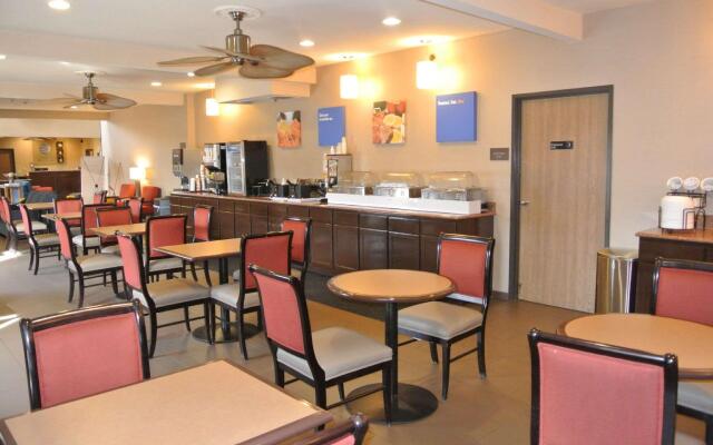 Comfort Inn & Suites Chesterfield - St. Louis