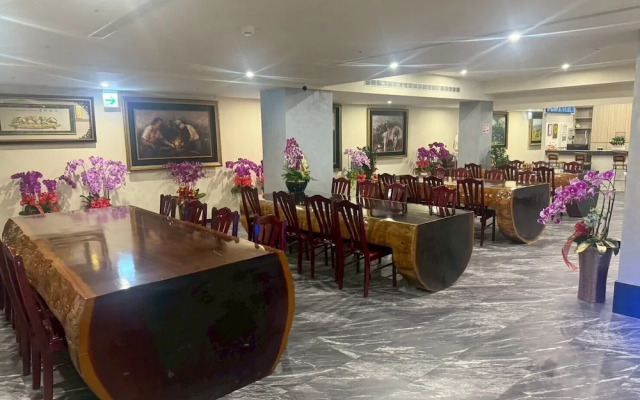 Chuanfu Shimen Hotel