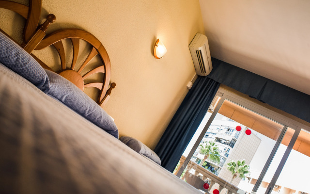 Hotel Parasol by Dorobe