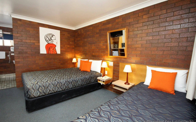 Country Pathfinder Motor Inn