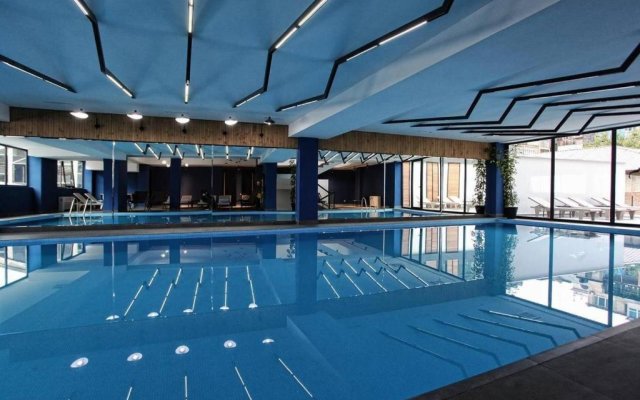 Wehost Pool and Gym Apartment