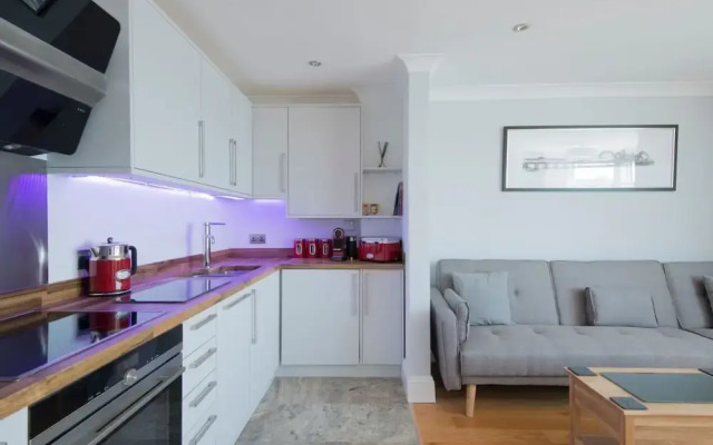 Direct Sea Views, Seafront Location & Free Parking