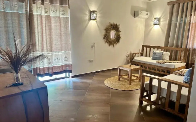 Cezere The Palm Hotel