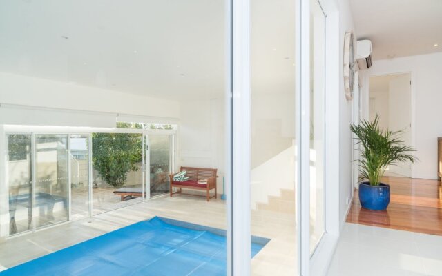 Currawong Close - Heated Pool, Home Theatre, WiFi, 4 bdrm, Pool Table