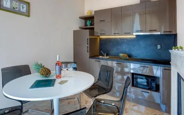 Venera & Anastasia Palace Apartments