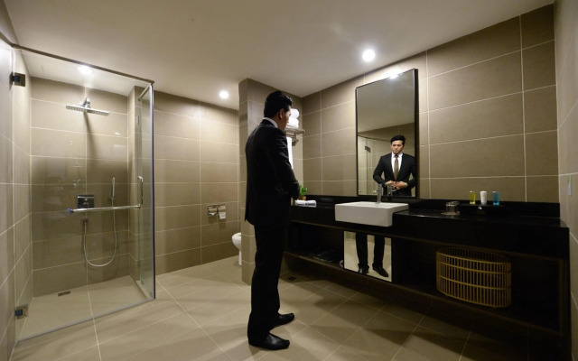 Grand Alora Hotel