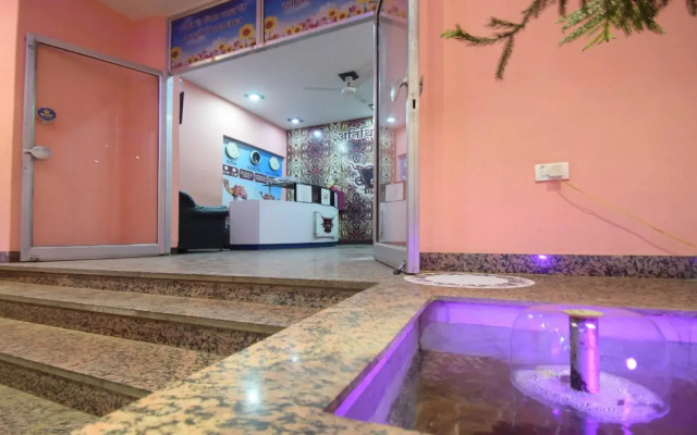 Hotel C-9 by OYO