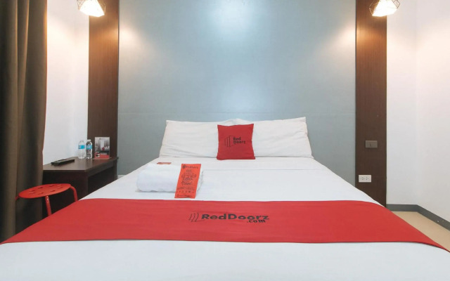 RedDoorz Plus @ EDSA Congressional