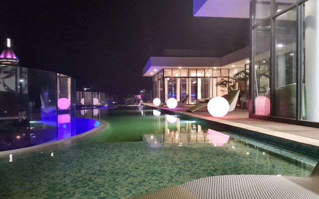 Kingfisher Nest Hotel Suites