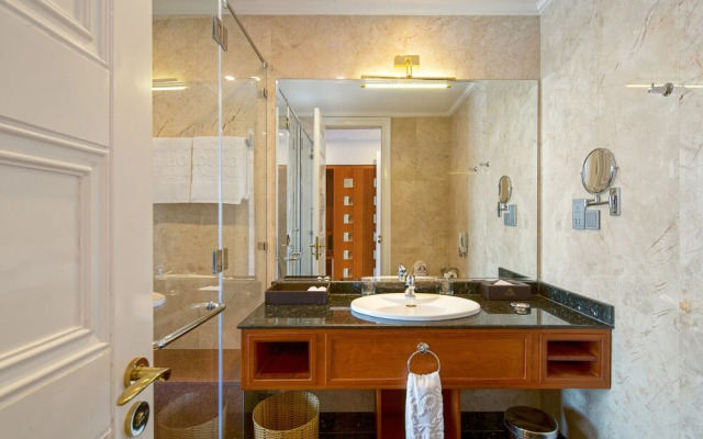 Hom - How Da Nang Airport