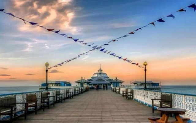 Rhubarb Terrace on the Coast - Sleeps 1-6