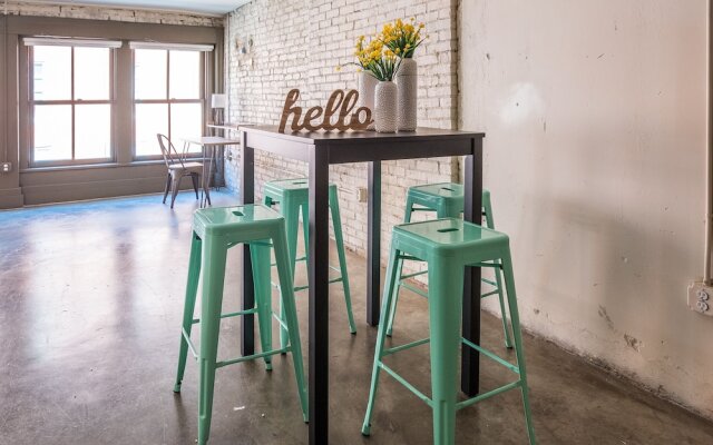 High-Rise Downtown Apts by Frontdesk