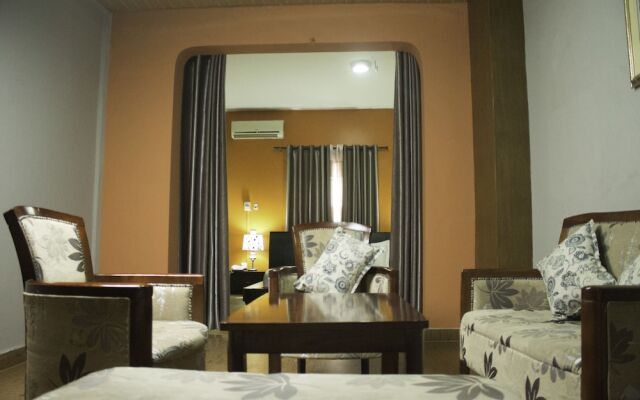 Luxe Suites Hotel