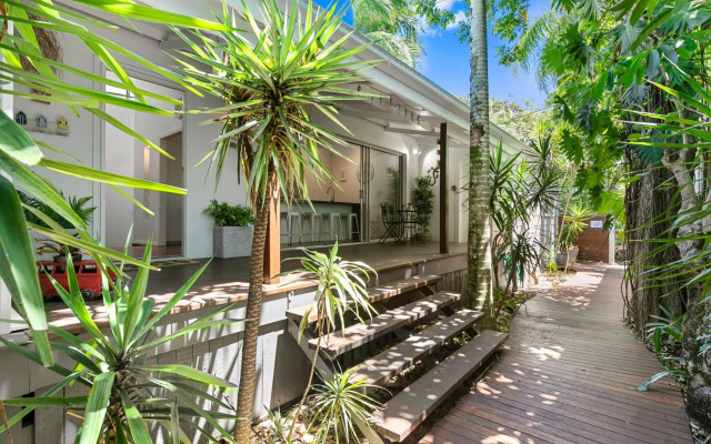 Tranquil & tropical, Sunshine Beach