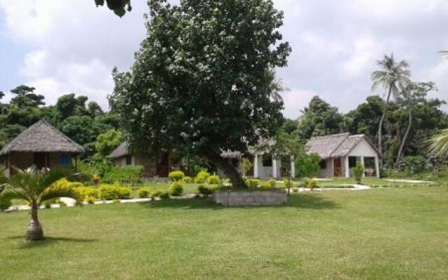 Alofa Beach Bungalows