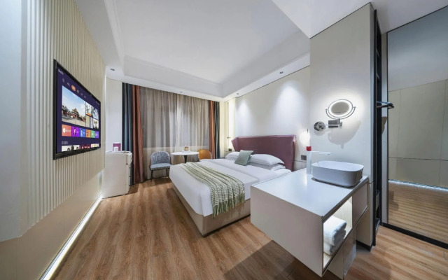Yiwu Qingtao E-sports Hotel
