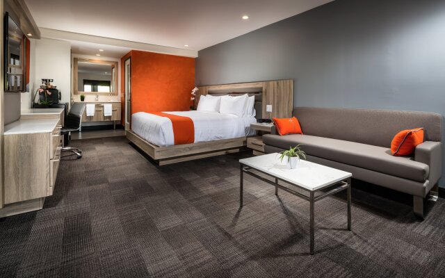 Canoga Hotel at Warner Center