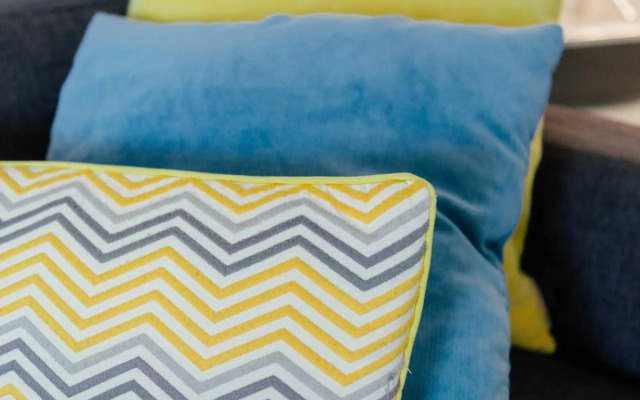 Stunning 2 bedroom apartment with Pool View