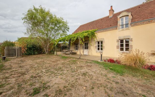 Fine Holiday Home in the Surroundings of Vitry-aux-loges Near Large Swimming Lake