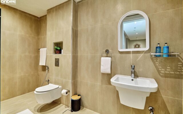 bnbmehomes-3BR Apt with Pvt Balcony-B1