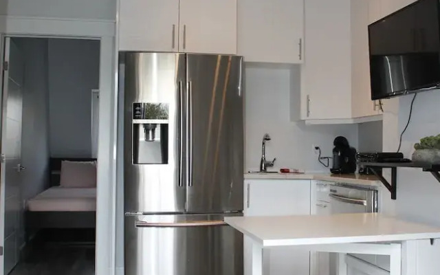 WOW Luxury Suites - Halifax Downtown
