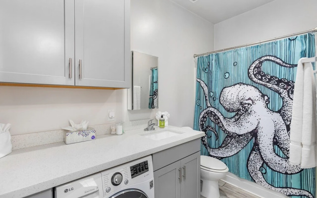 Sunrise at the Cul-de-Sac 1BR Apartment