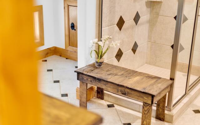 Majestic Lodge Retreat Amenities & Views