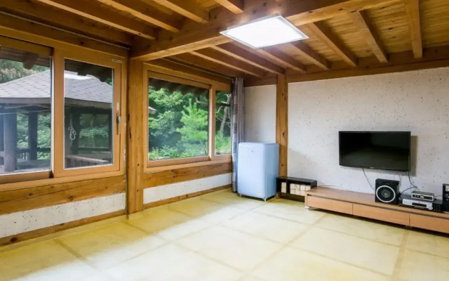 Youngwol Dudeokgol Hyu Pension