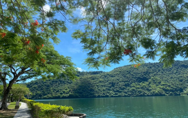 Lakeside 46