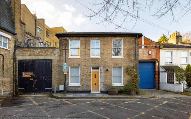 The Stepney Star - Bright & Modern 2BDR with Terrace