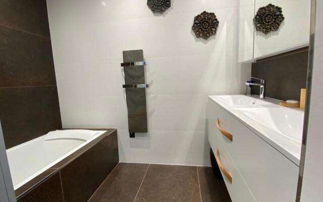 Luxurious villa 4 bedrooms in secluded area, swimming pool