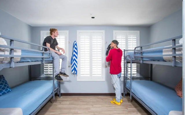 HI Los Angeles Santa Monica Hostel