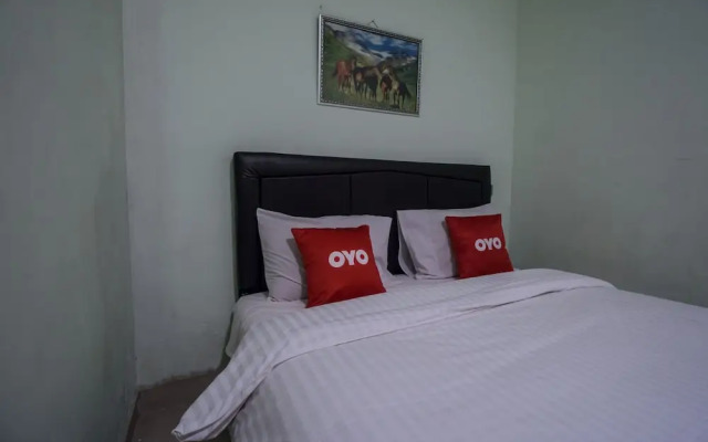 Hotel & Kost 37 by OYO Rooms