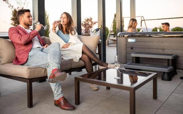 Kanopian Penthouse Hotel