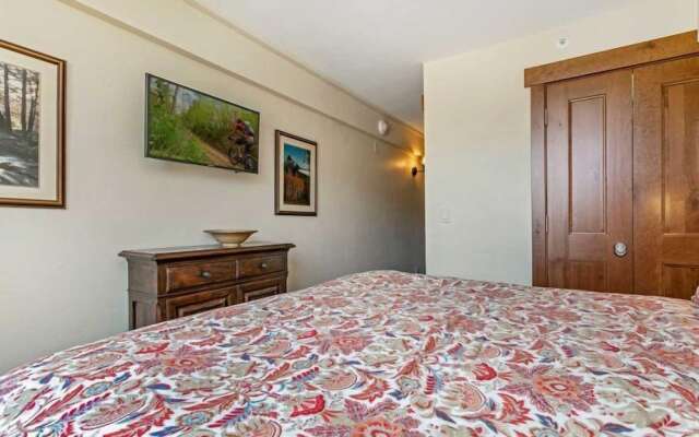 2 Bedroom Antlers Vacation Rental With Incredible Slopeside Views and Just a Short Walk to Gondola and Lionshead Village