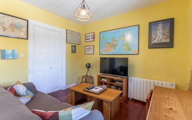 Antigua casa de escritor junto a la playa