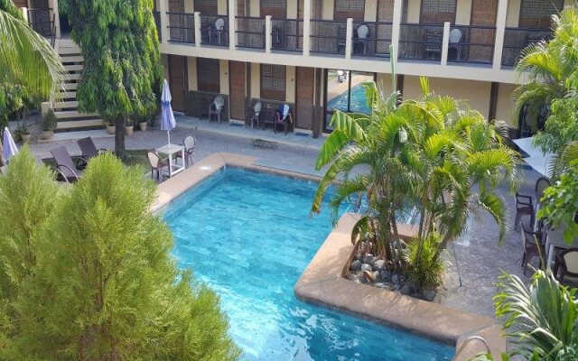 La Laguna Beach Club & Dive Center