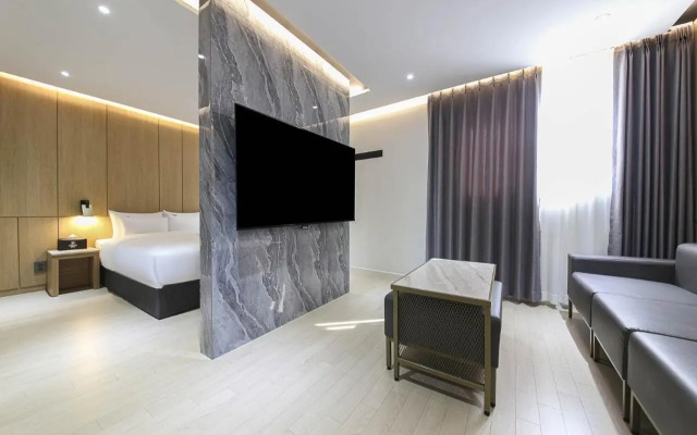 Brown Dot Hotel Pyeonghwa plaza