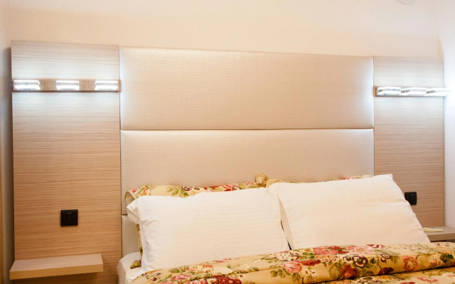 Hotel Senator