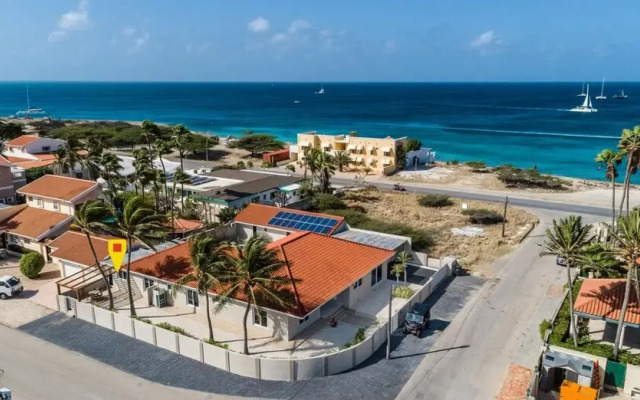 NEW Modern Cozy Studio Walking Distance to Beach