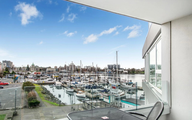 Victoria Regent Waterfront Hotel & Suites