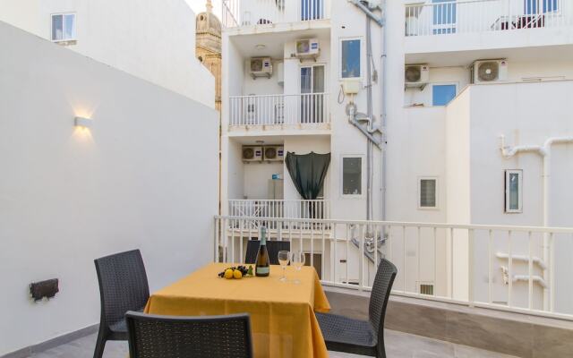 Central  1bdr Apt 50 mts by the Sea Gzira